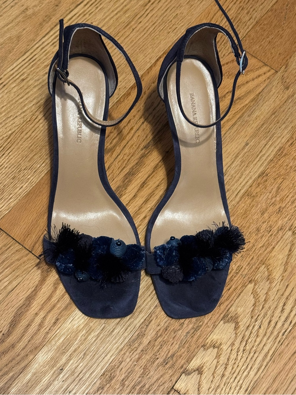 Banana Republic blue suede pom Pom heeled sandal heels size 9